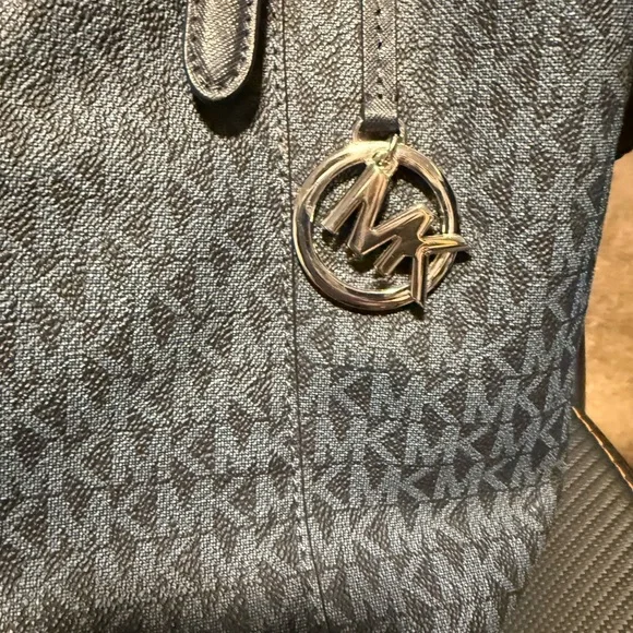 Michael Kors Dark Blue Signature Tote - Picture 4 of 7
